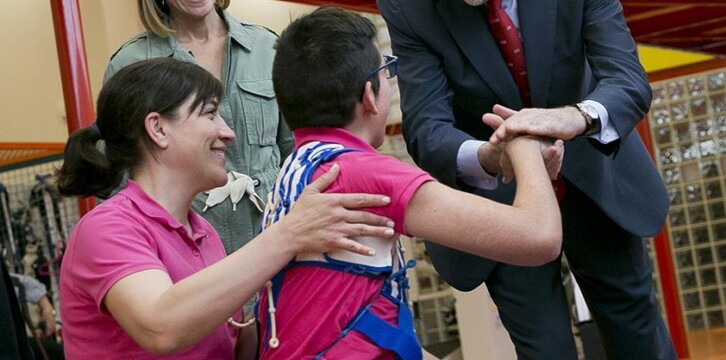 Mariano Rajoy y María Dolores de Cospedal visitan la Fundación NIPACE