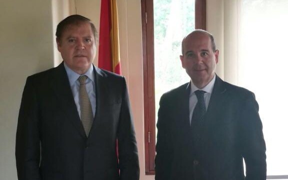 Ramón Moreno con Jesús María Rodríguez-Andía, embajador de España en Costa Rica
