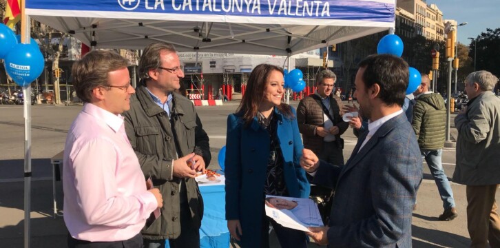 Andrea Levy en Barcelona, durante la precampaña a las elecciones catalanas del 21-D