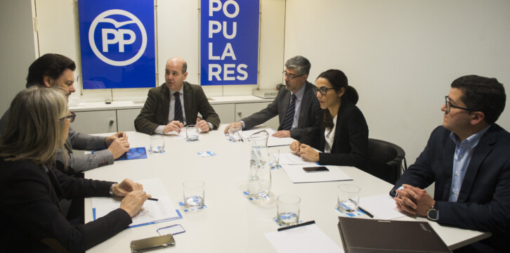 El secretario ejecutivo del PP en el Exterior, Ramón Moreno, mantiene una reunión en la sede nacional del PP