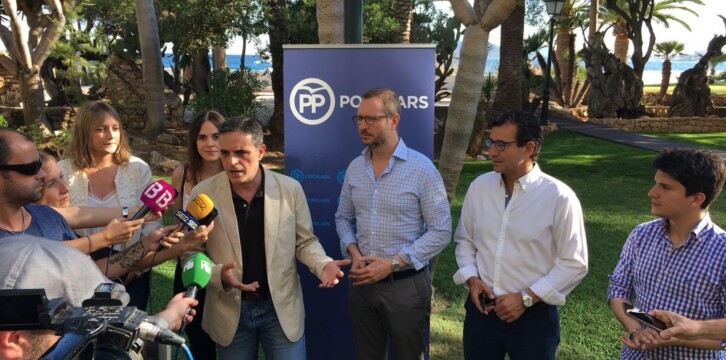 Javier Maroto clausura un acto de NNGG en Ibiza