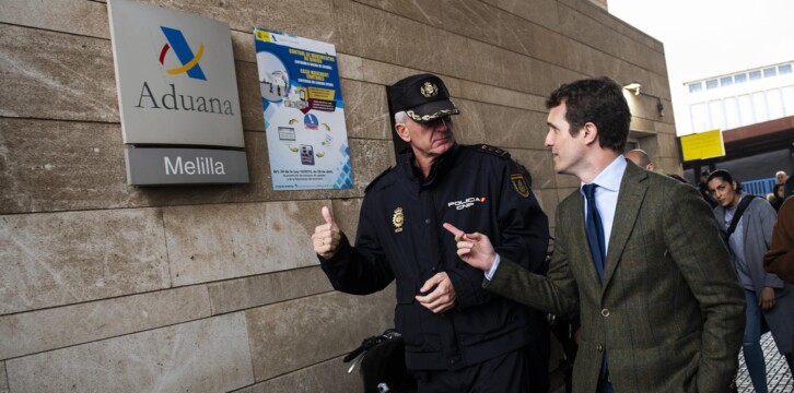 Pablo Casado y Juan José Imbroda en la frontera de Melilla.