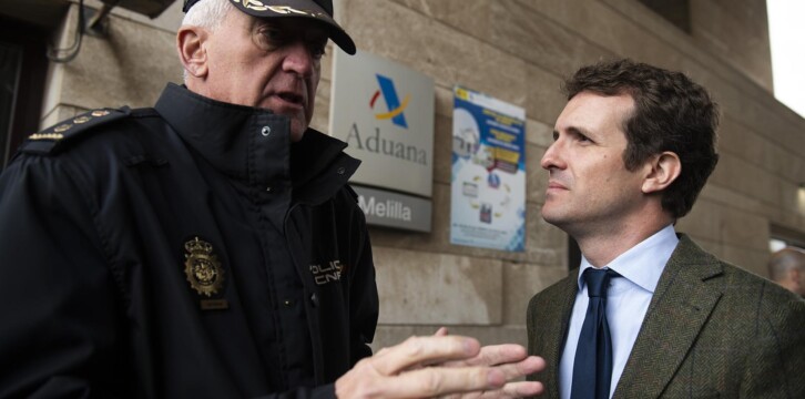 Pablo Casado y Juan José Imbroda en la frontera de Melilla.