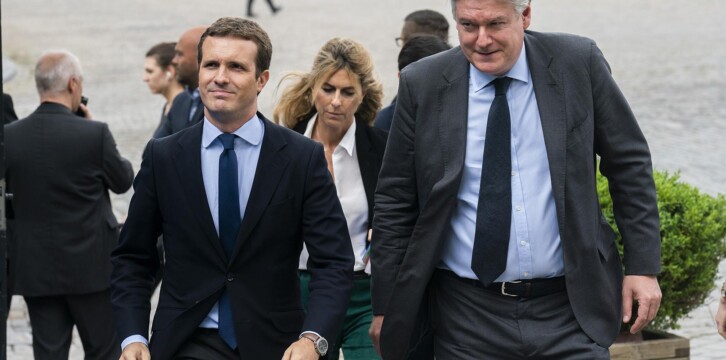 Pablo Casado y Antonio López-Isturiz, a su llegada a la reunión del PPE en Bruselas