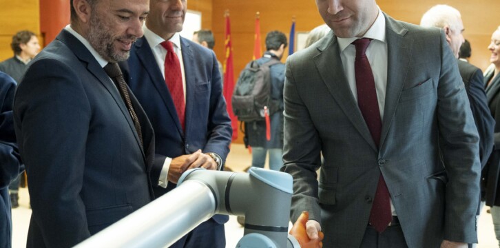 Teodoro García Egea visita el CETEM en Yecla