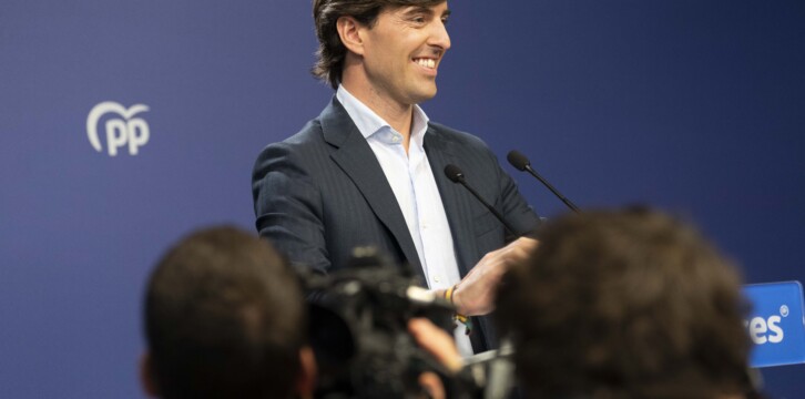 El vicesecretario de Comunicación, Pablo Montesinos, atiende a los medios de comunicación