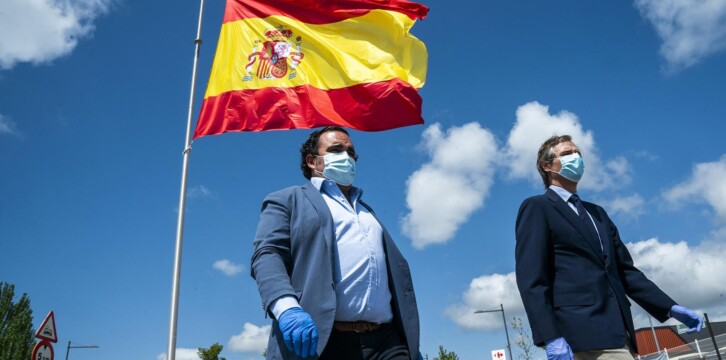 Antonio González Terol reparte mascarillas en Boadilla del Monte