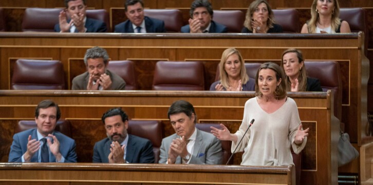 Cuca Gamarra interviene en el pleno del Congreso de los Diputados