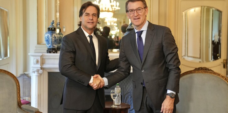 Alberto Núñez Feijóo en su reunión con Luis Lacalle Pou