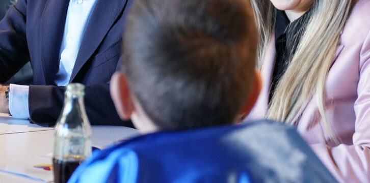 Alberto Núñez Feijóo con madres y niños ucranianos