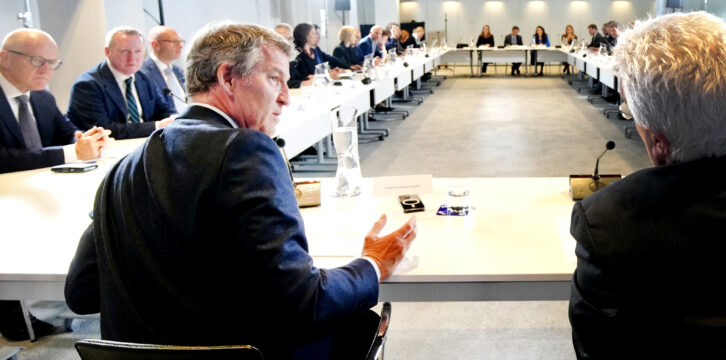 Alberto Núñez Feijóo se reúne con embajadores y otros representantes de países integrantes de la OTAN y de la Unión Europea.