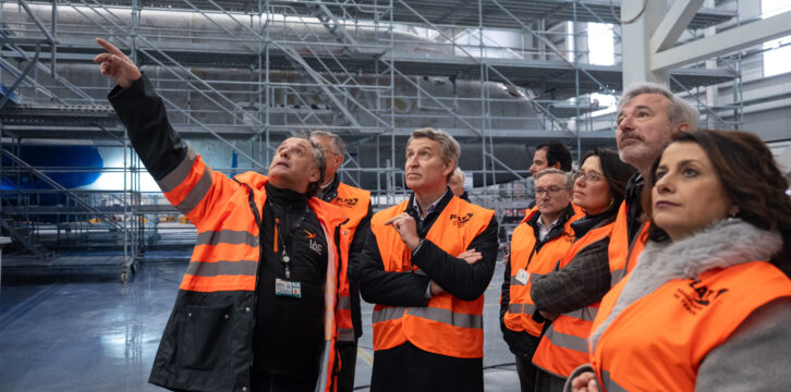 Feijóo y Azcón visitan el aeropuerto de Teruel