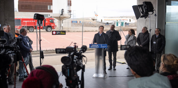Feijóo y Azcón visitan el aeropuerto de Teruel