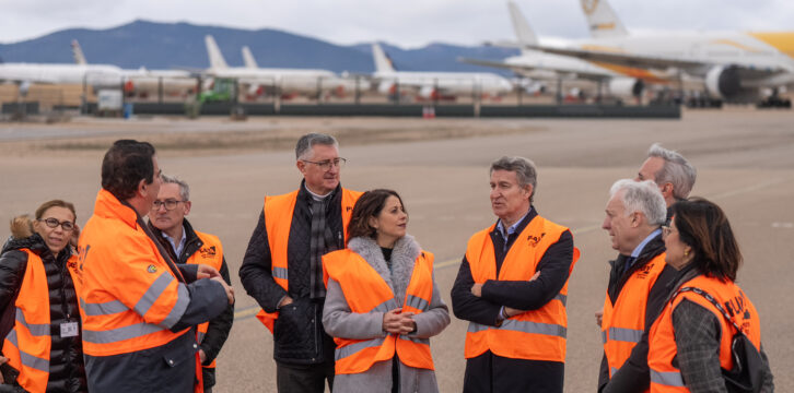 Feijóo y Azcón visitan el aeropuerto de Teruel