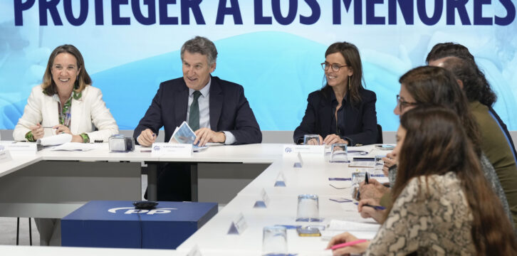 Feijóo se reúne con la Plataforma Control Z en Génova