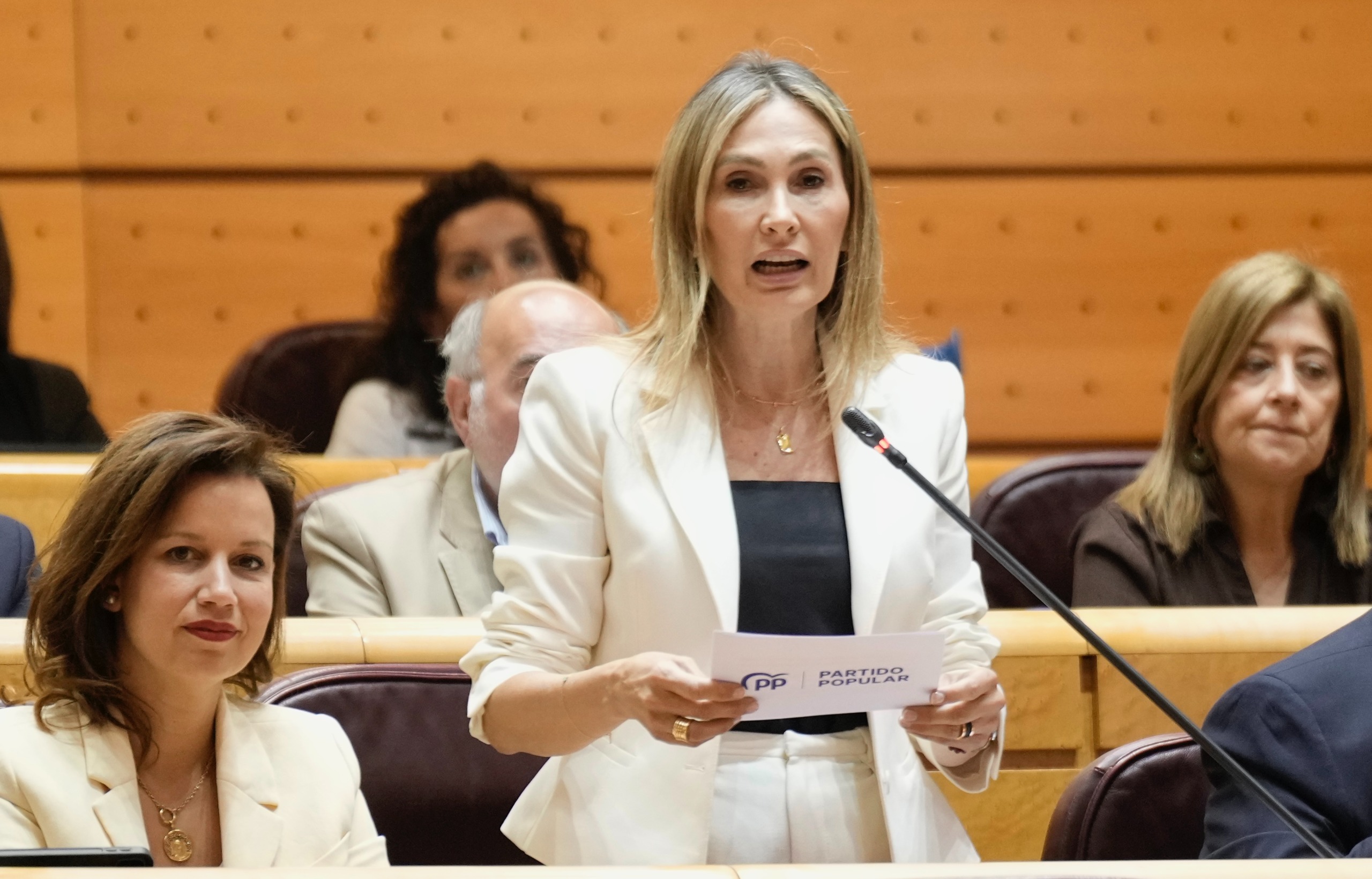 Cristina Díaz recrimina a Puente por imponer la ocupación del puerto ceutí con mil inmigrantes a pesar del rechazo local: 'Mi ciudad no puede más'