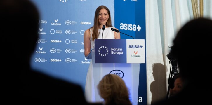 Ester Muñoz interviene en el desayuno de Nueva Economía Fórum