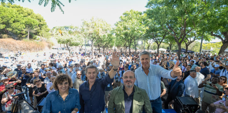 Alberto Núñez Feijóo clausura un acto en Badalona.