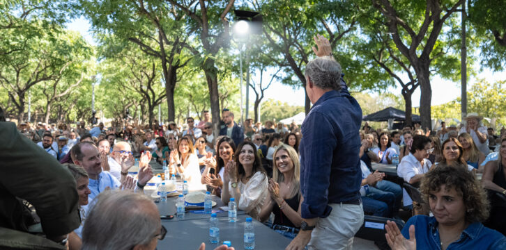 Alberto Núñez Feijóo clausura un acto en Badalona.