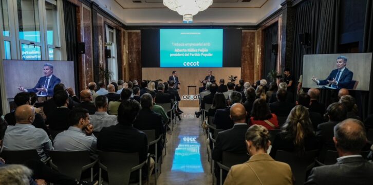 Feijóo interviene en un acto de Cecot en Tarrasa (Barcelona)