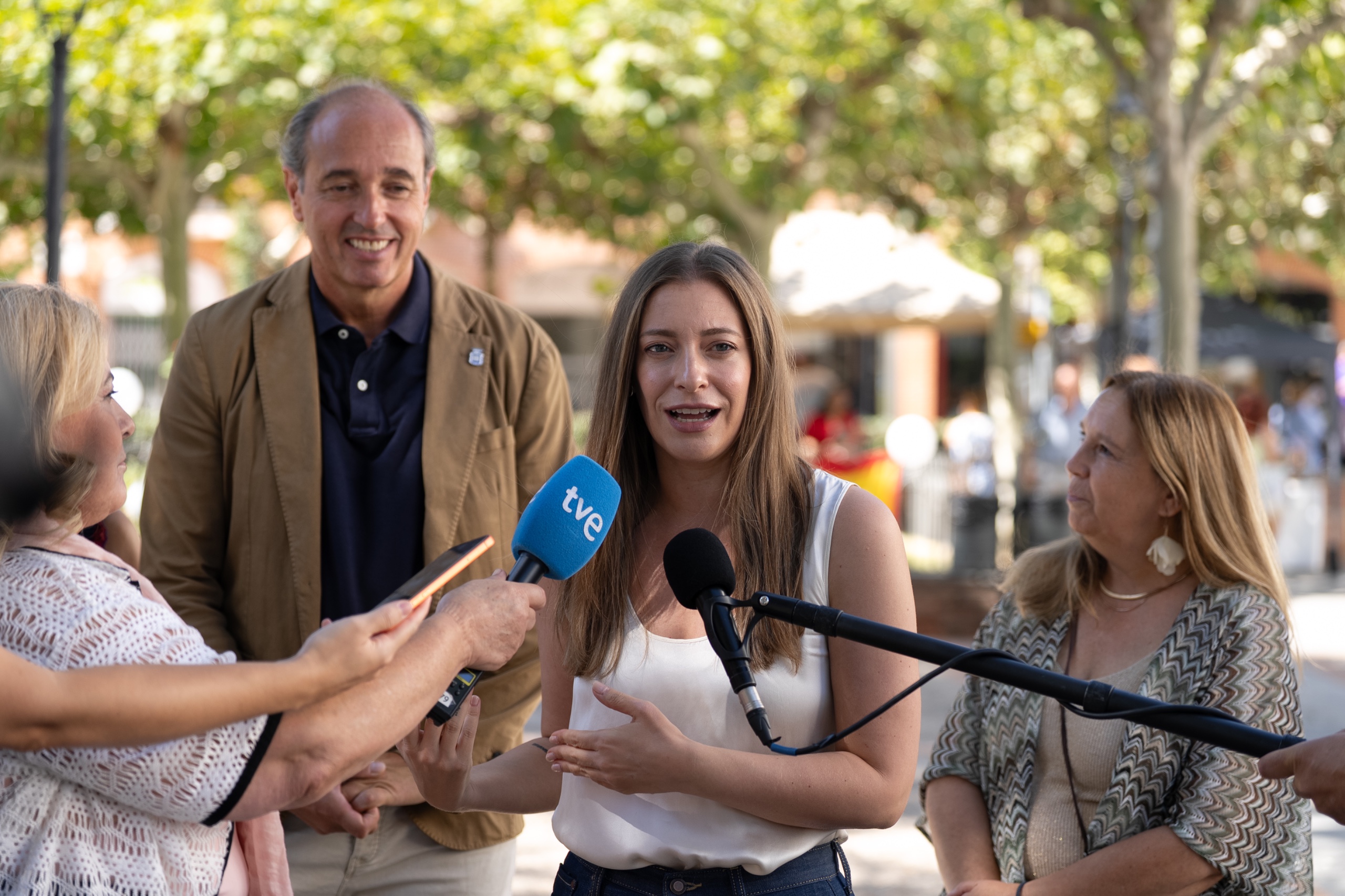Muñoz exige elecciones a Sánchez para que los españoles decidan entre un presidente que favorece la invasión y otro que defiende a España