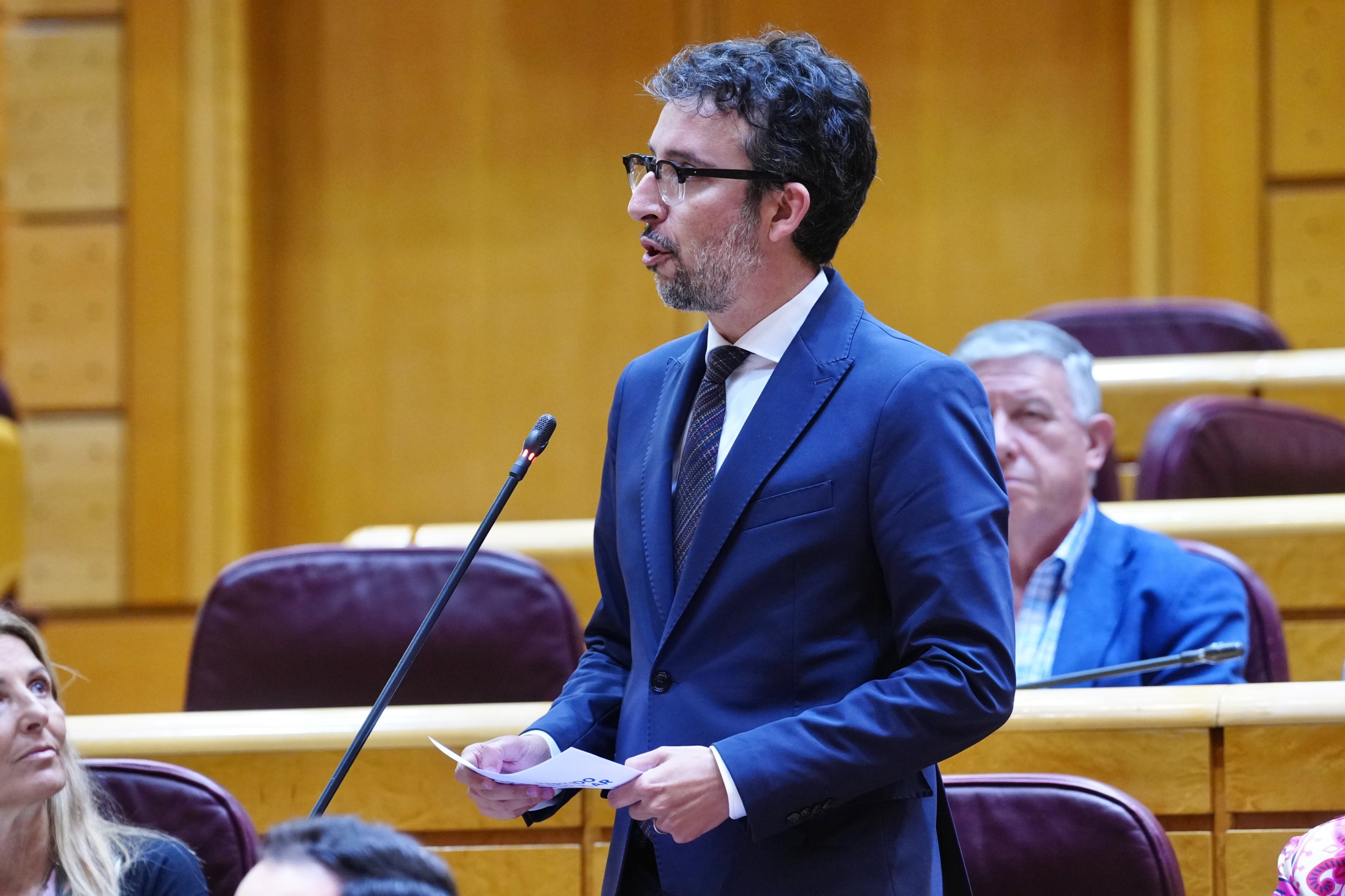 Juan Milián critica a Tolón por la situación de la educación en Cataluña